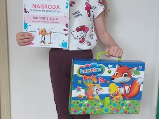 Dziewczynka z dyplomem (1)