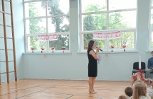 Pani dyrektor wita gosci