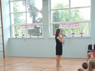 Pani dyrektor wita gosci