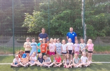 9. Zdjecie zbiorowe dzieci i organizatorow Letniej Olimiady Przedszkolakow.