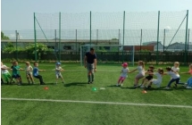 Dzieci z gr, VI podczas konkurencji przeciagania liny.