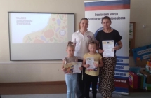 zdjecie z nagrodzonymi