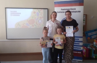 zdjecie z nagrodzonymi