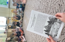 dzieci sluchaja bajki o leku przed pajakami