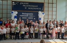 5 Zdjecie grupowe dzieci z rodzicami.