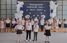 dzieci recytuja wiersze