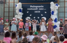 Dzieci z grupy VI podczas wykonywania piosenki.