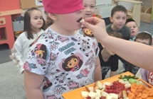 Dzieci rozpoznaja owoce i warzywa