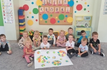 Sowki prezentuja swoja kropeczkowa prace