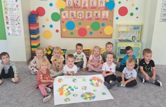 Sowki prezentuja swoja kropeczkowa prace