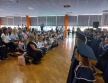 Dzieci szescioletnie w szkole podczas uroczystosci pasowania na ucznia.