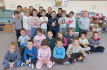 Niedzwiadki z gotowymi kompotami.