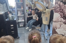 Ogladanie sauny, nawilzacza w salonie fryzjerskim