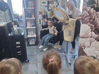 Ogladanie sauny, nawilzacza w salonie fryzjerskim