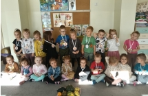 Wspolna fotografia z medalami na Dzien Dyni