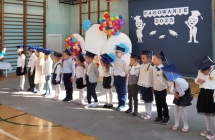 Uroczyste pasowanie przez Pania dyrektor dzieci z grupy VII na przedszkolaki.