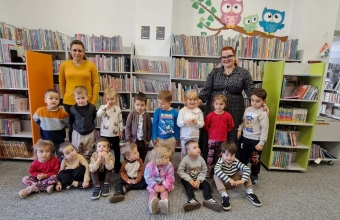 Wspolne zdjecie Sowek z Pania z Biblioteki