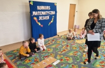 Komisja konkursowa sprawdza poprawnosc wykonanych zadan przez uczesnikow konkursu