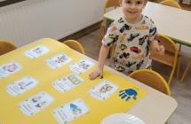 Odciskanie dloni na plakacie