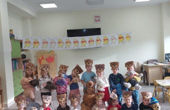 5. Zdjecie grupowe z misiami (1)