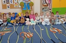 dzieci z grupy I z misiami