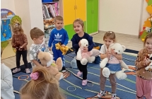 dzieci tancza z miasiami