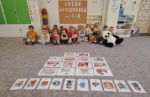 Sowki poznaja historie powstania pluszowego misia