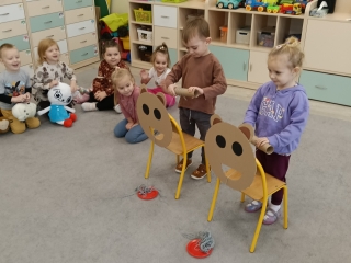 Zabawa w zwijanie makaronu