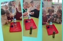 Sowki polewaja zabarwiona wode na niebiesko na chmurke zrobiona z pianki