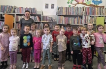 Wiewioreczki w bibliotece.