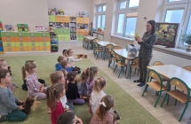 Dziei sluchaja odglosow ptakow