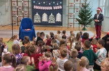 P. wojt sklada zyczenia przedszkolakom