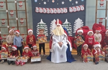 Grupa II z Mikolajem i prezentami