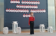 dziewczynka  z grupy VIII spiewa pastoralke