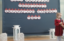 dziewczynka z grupy III spiewa kolede