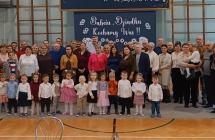 dzieci z grupy I z babcia i dziadkiem