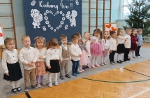 dzieci z grupy I spiewaja piosenki