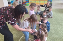 mierzenie temperatury dzieciom