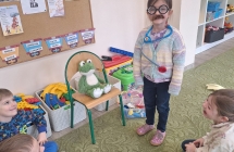 Dzieci s+euchaj¦u wiersza jana Brzechwy  +¬aba