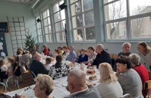 dziadkowie na uroczystosci