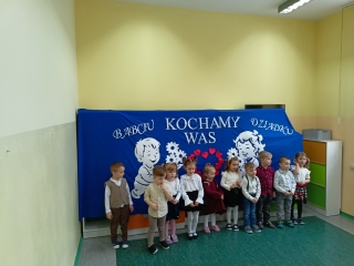 Uroczysto+T¦ç dnia Babci i Dziadka - grupa X