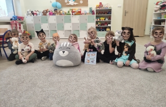 Kotki obchodza Dzien Kota