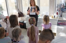 1. Prezentowanie twarzy i skory malego dziecka.