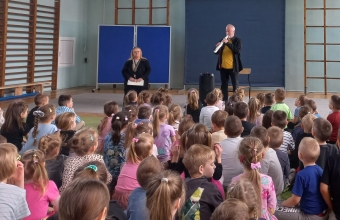 Widownia i muzycy podczas audycji.