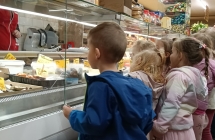 Zwiedzamy dzial z rybami