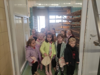 grupa KOTKI zwedza piekarnie