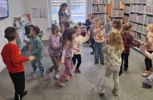 zabawa ruchowa do piosenki Tancowala igla z nitka