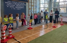 Uczestnicy konkursu podczas odbierania nagrod.