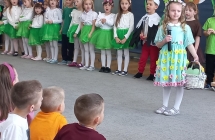 Dzieci z gr. VI podczas wystepu.