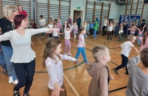 Zabawa muzyczno-ruchowa.